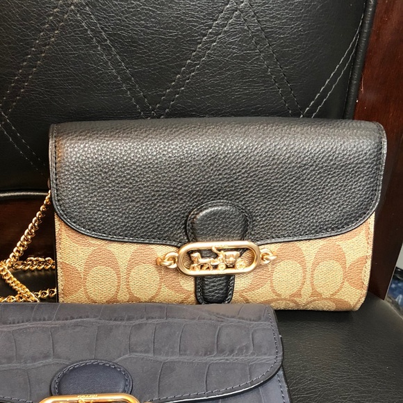 Coach crossbody - Picture 1 of 2